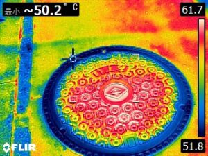 マンホールのサーモグラフィー写真