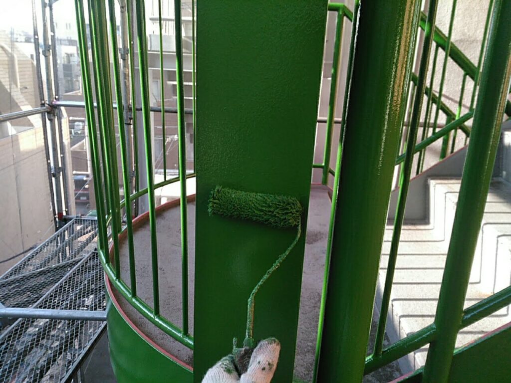 鉄階段　上塗り