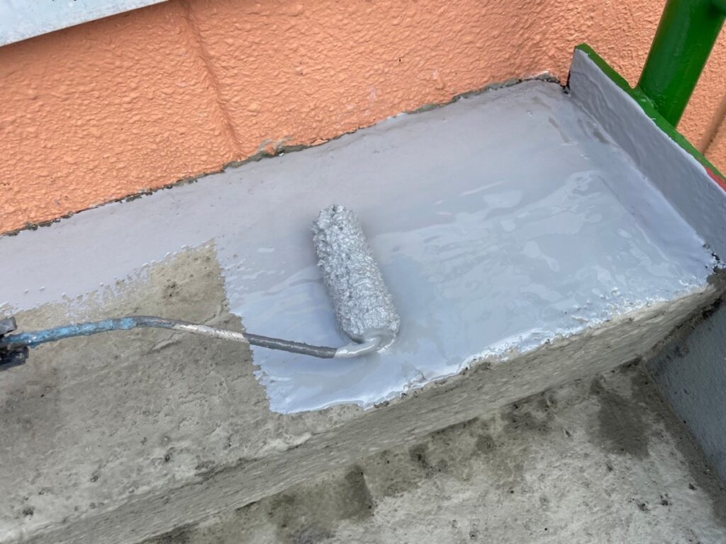 鉄階段　防水　ウレタン塗布