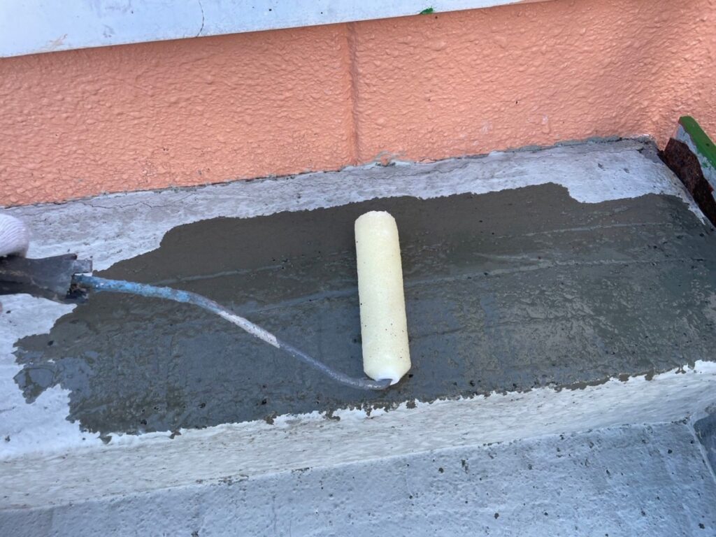 鉄階段　防水　プライマー塗布