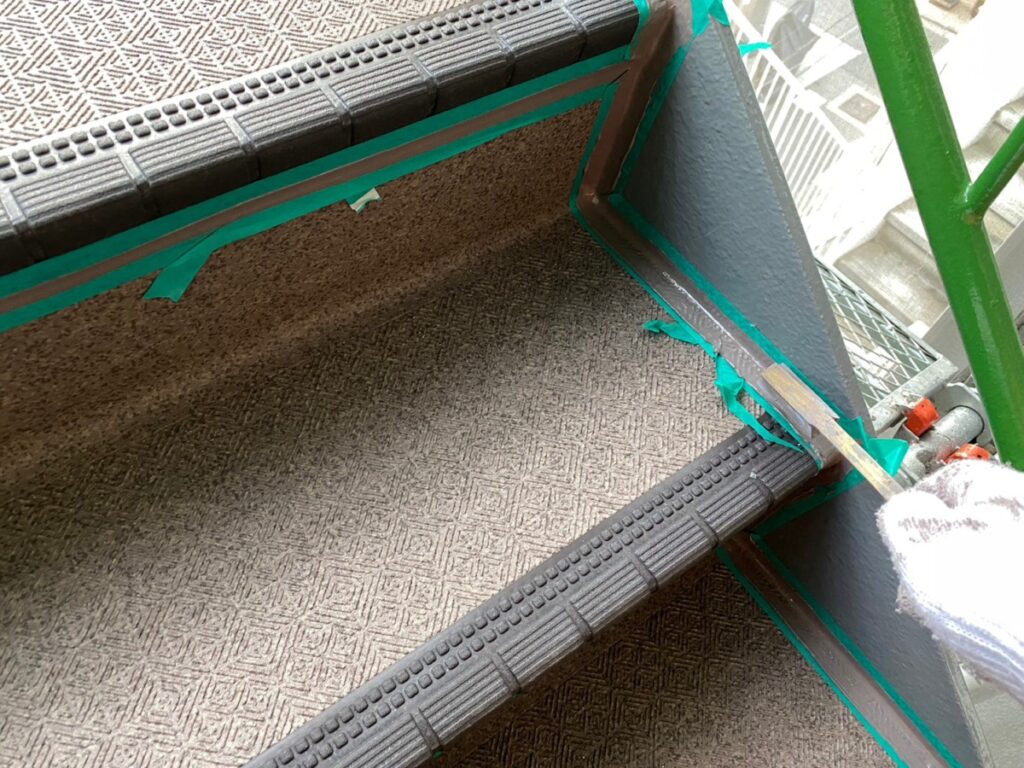 鉄階段　防水　長尺シート　端末シール