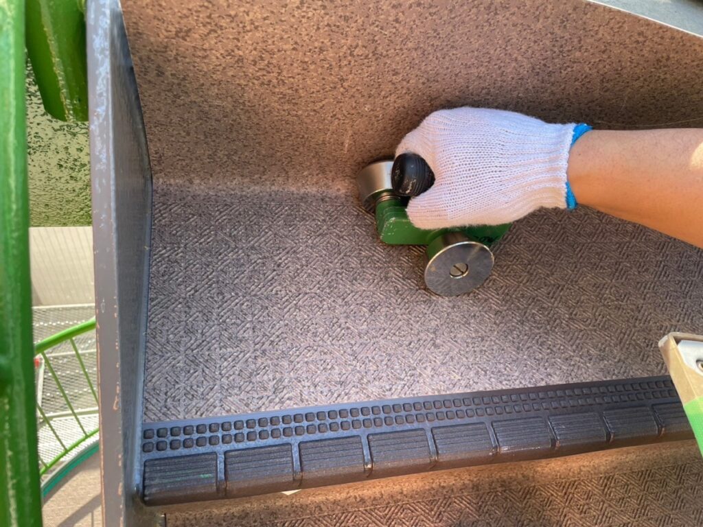 鉄階段　防水　長尺シート貼り