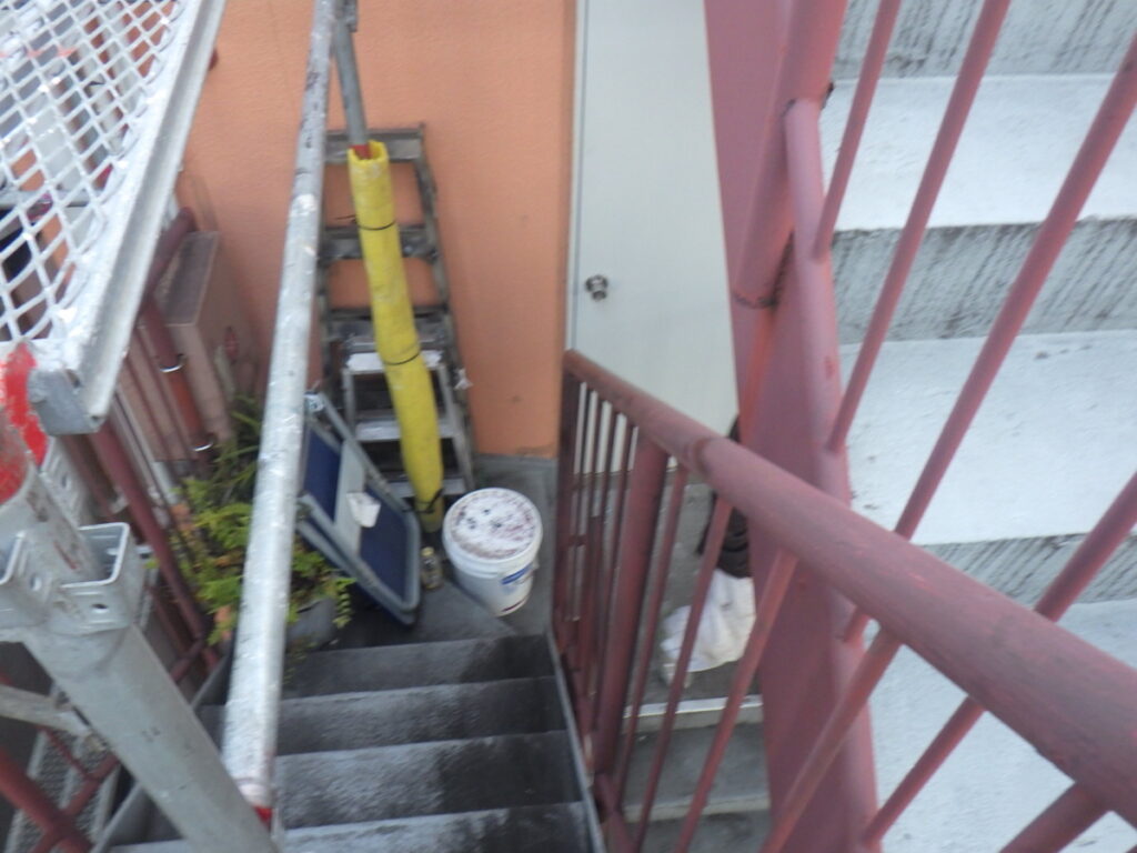 鉄階段　