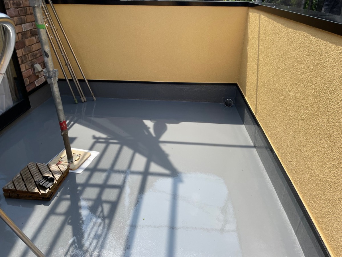 16-balcony-finished トップコートで仕上げたバルコニー床。