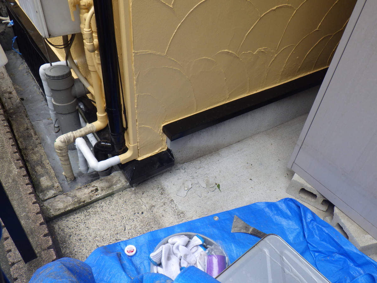 20-base-repaired 建物の角で行った欠損部補修の施工後。