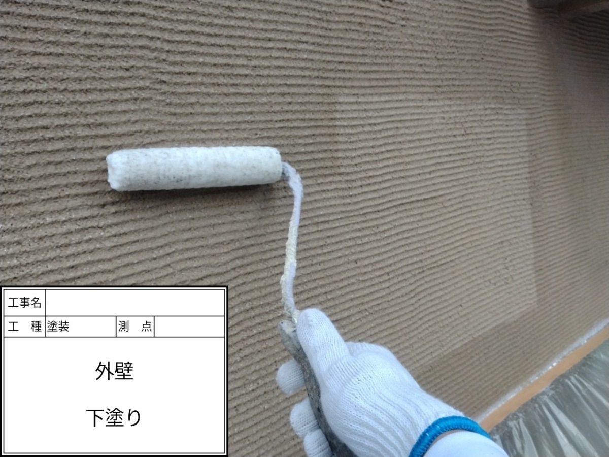 外壁の下塗り・1回目
