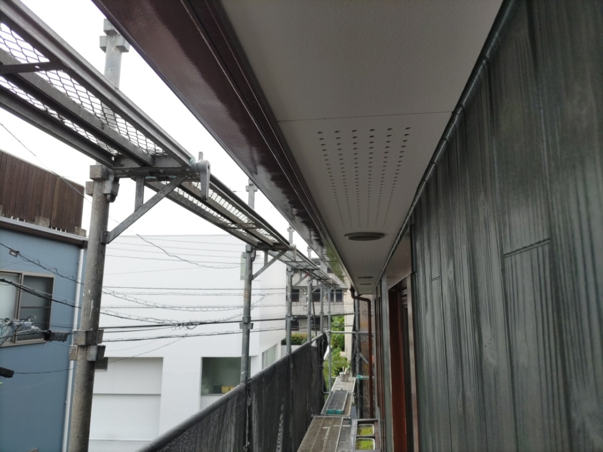 p25505-077 世田谷区の戸建て塗装工事:塗装後の軒天