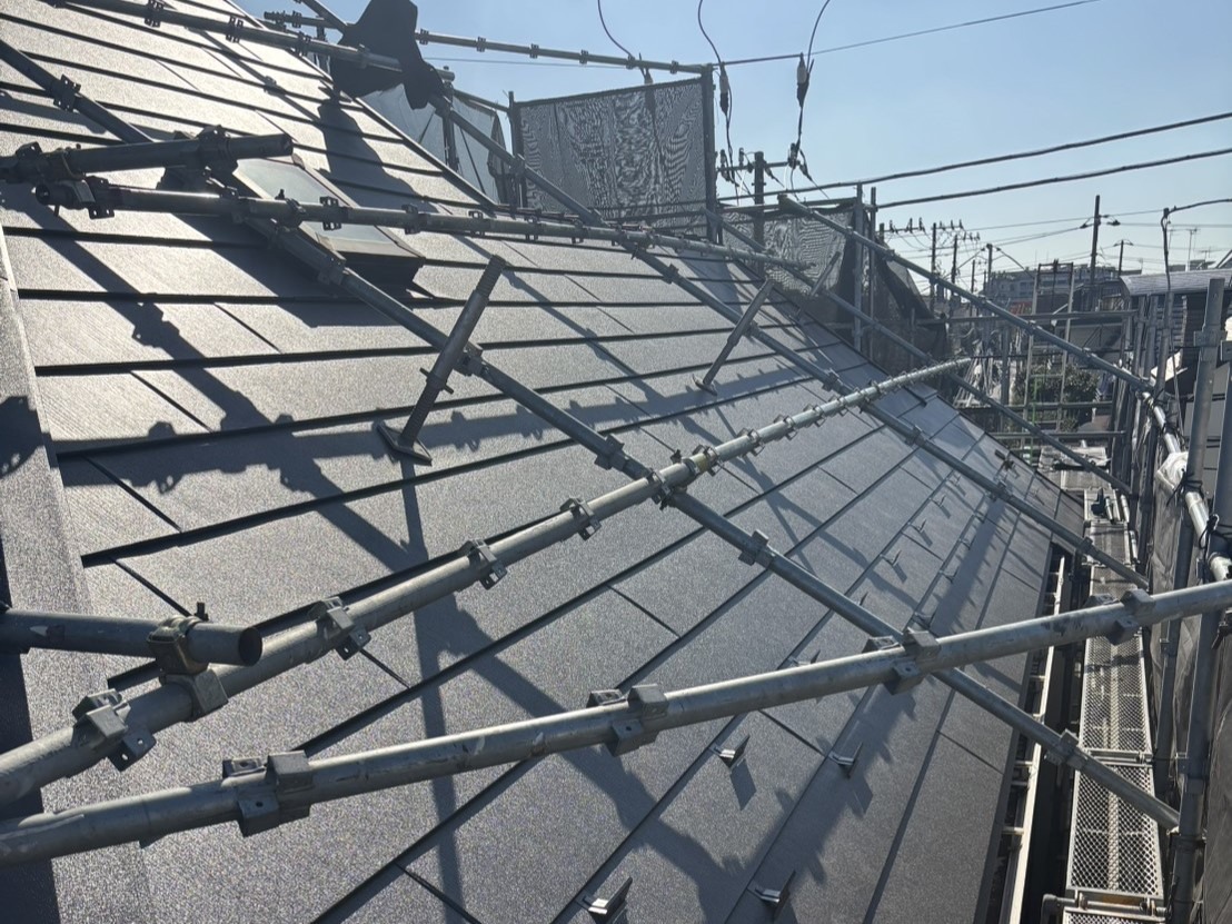 setagaya-11 スーパーガルテクトで仕上げた屋根面