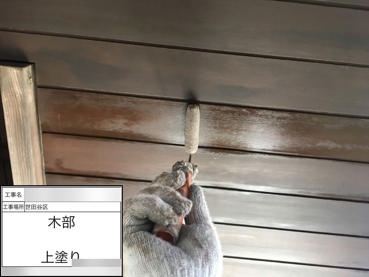 setagaya-22 菅職人による木製天井の上塗り