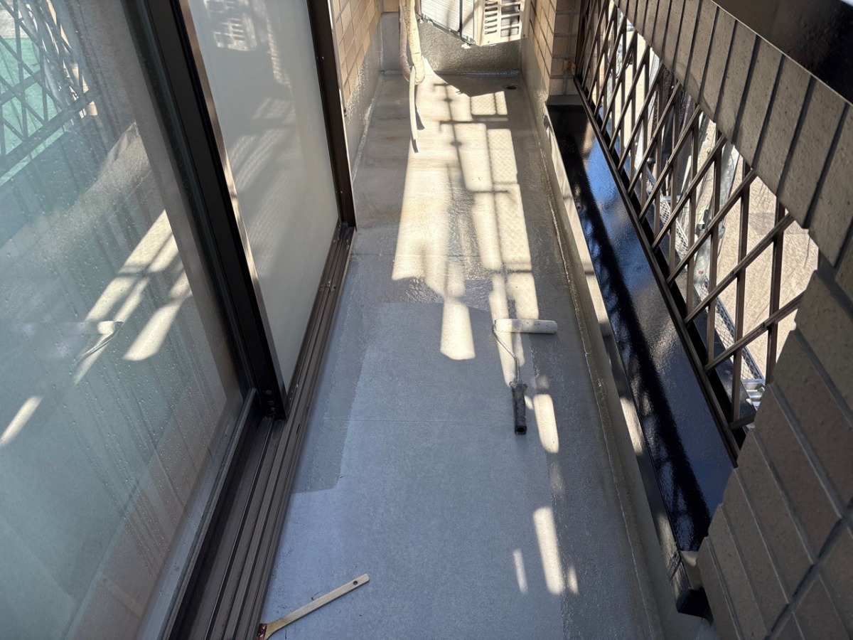 setagaya-renovation-45 床面にプライマーを塗布しました。