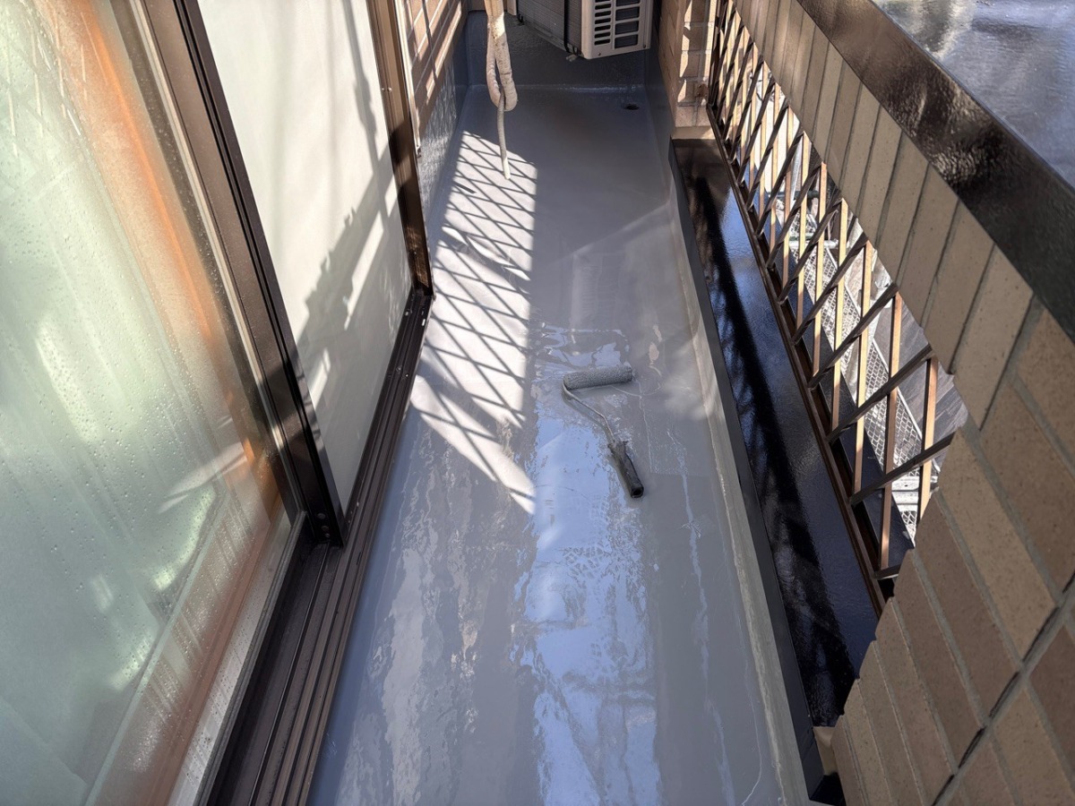 setagaya-renovation-47 続いてウレタン塗膜防水の2層目を塗布しました。
