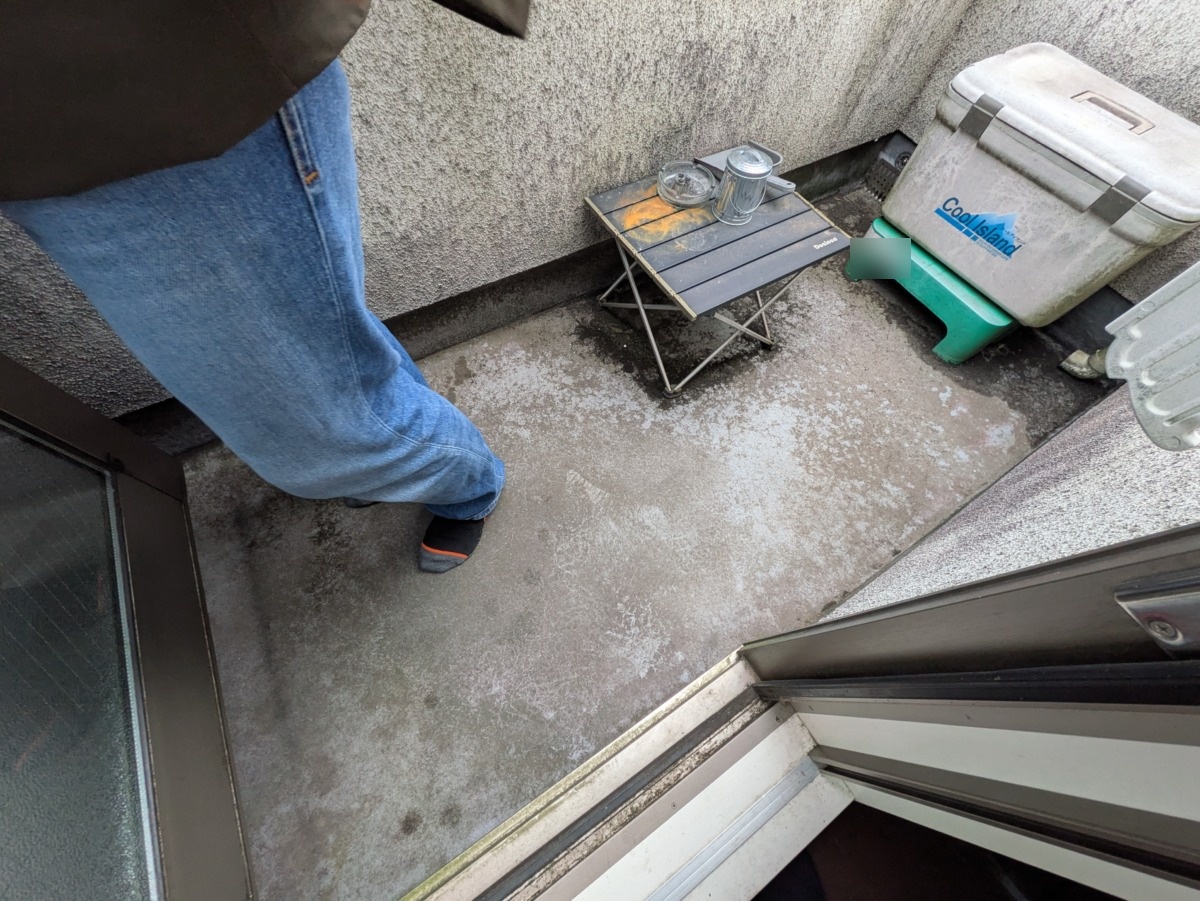 保護塗装前のベランダ床