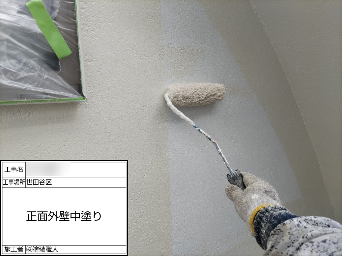 正面外壁の中塗り
