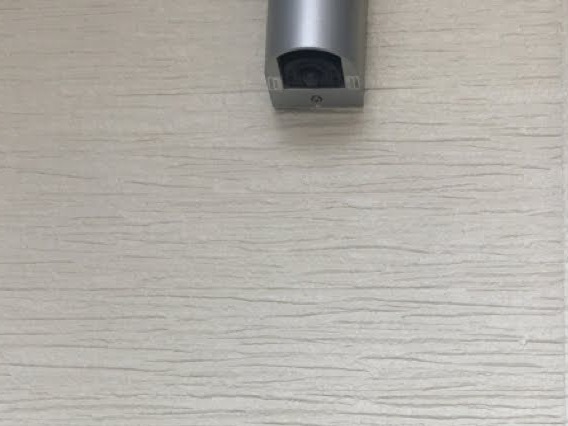 玄関上部の外壁の仕上がりを確認