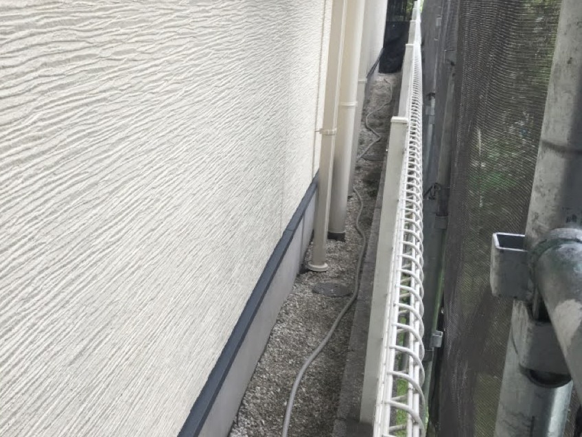 外壁と配管まわりの仕上がりを確認