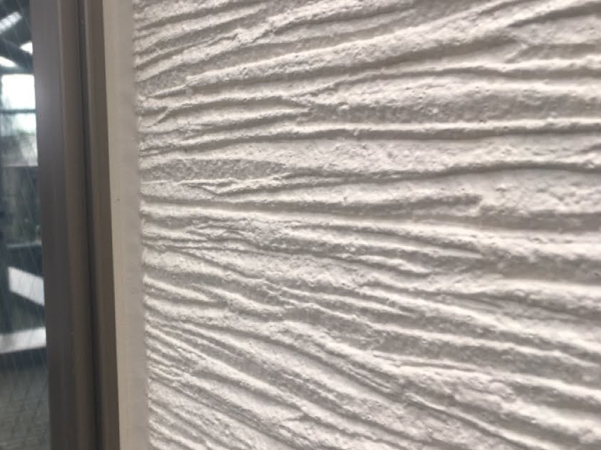 窓まわりと外壁の仕上がりを確認