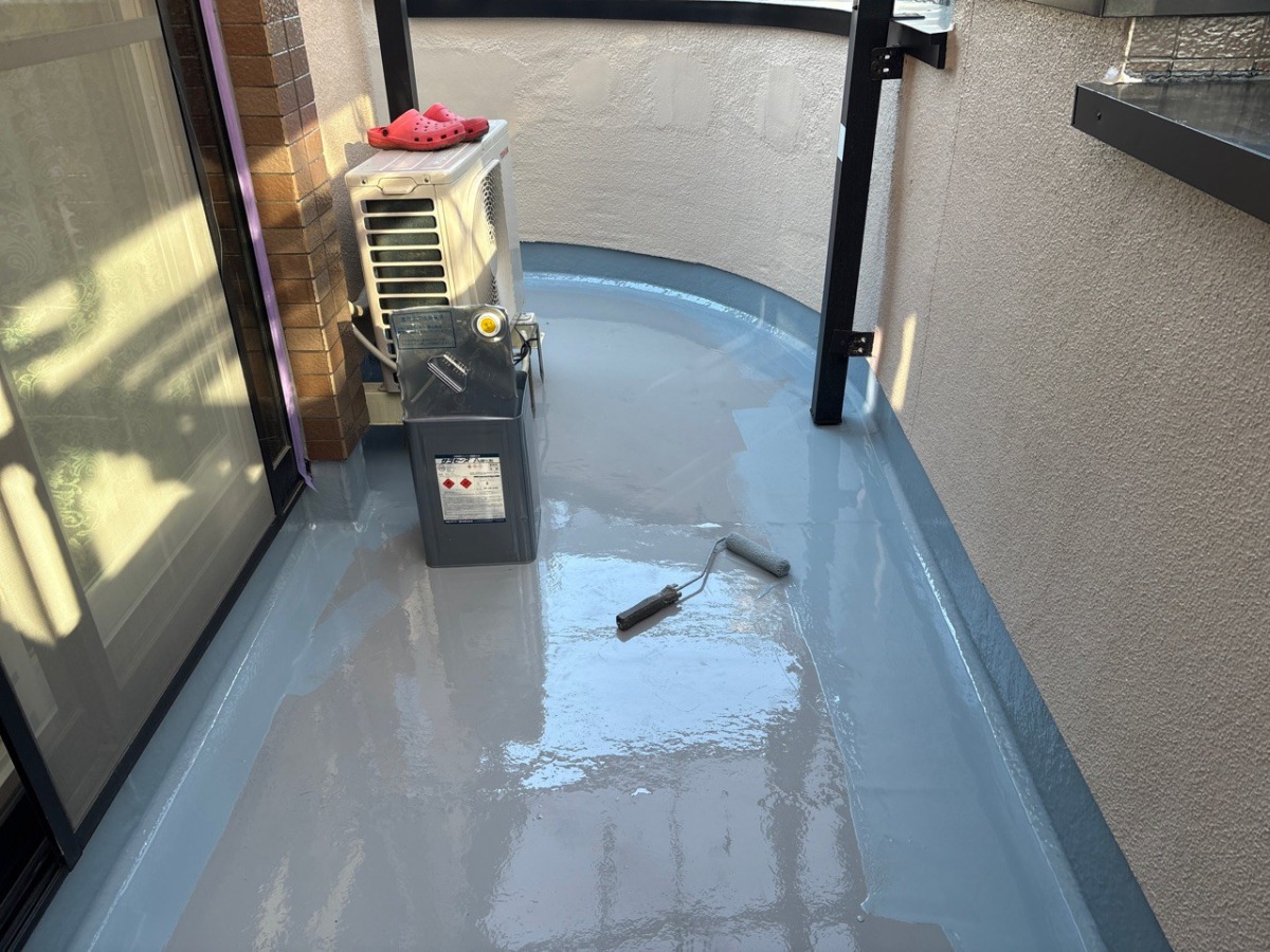 ベランダ床の防水材塗布