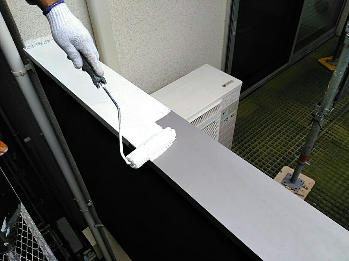 笠木：下塗り