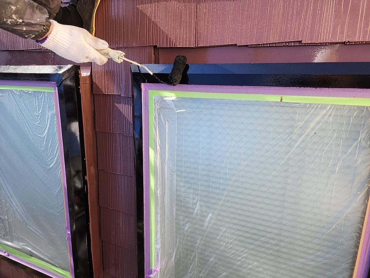 トップライトまわりの金属部分を塗装