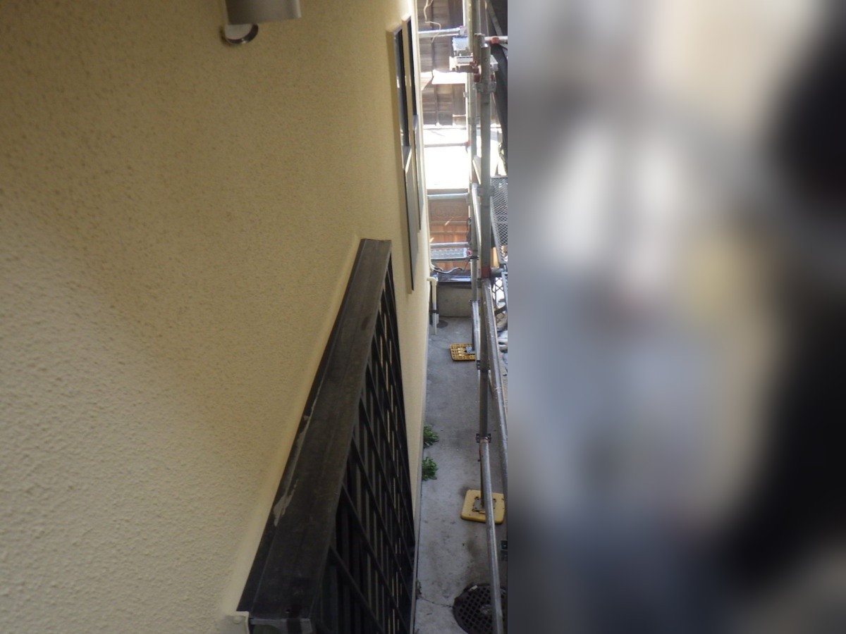 側面外壁の塗装仕上がりを確認