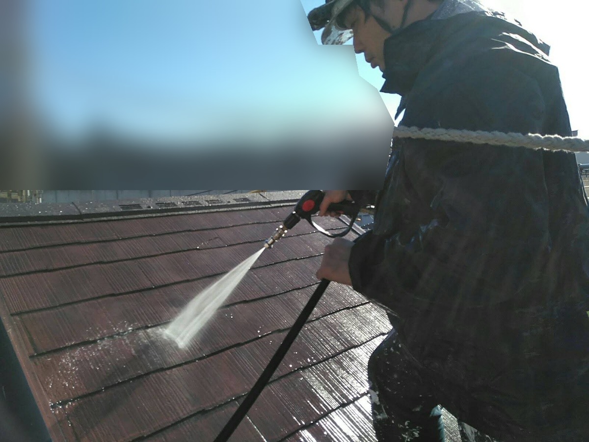 屋根面を高圧水洗浄