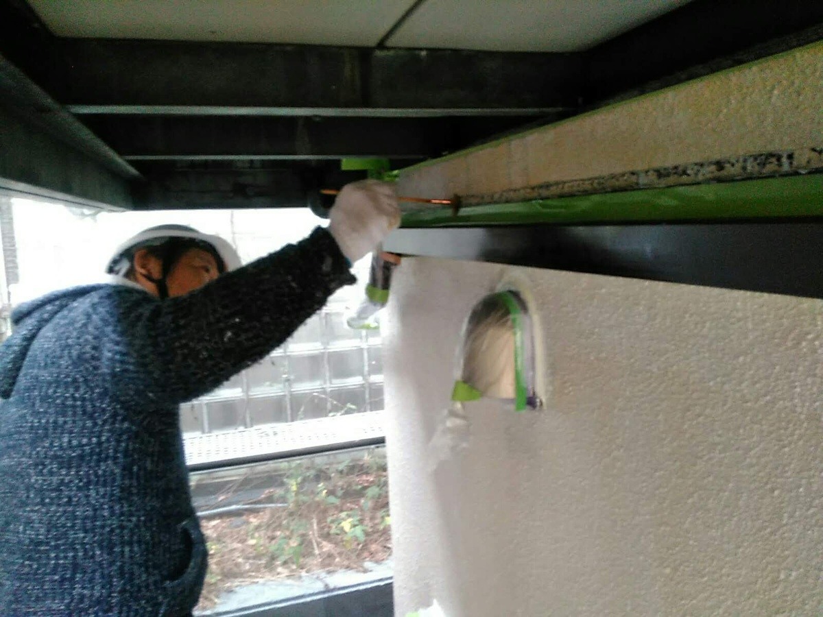 軒下の取り合い部分をプライマー処理