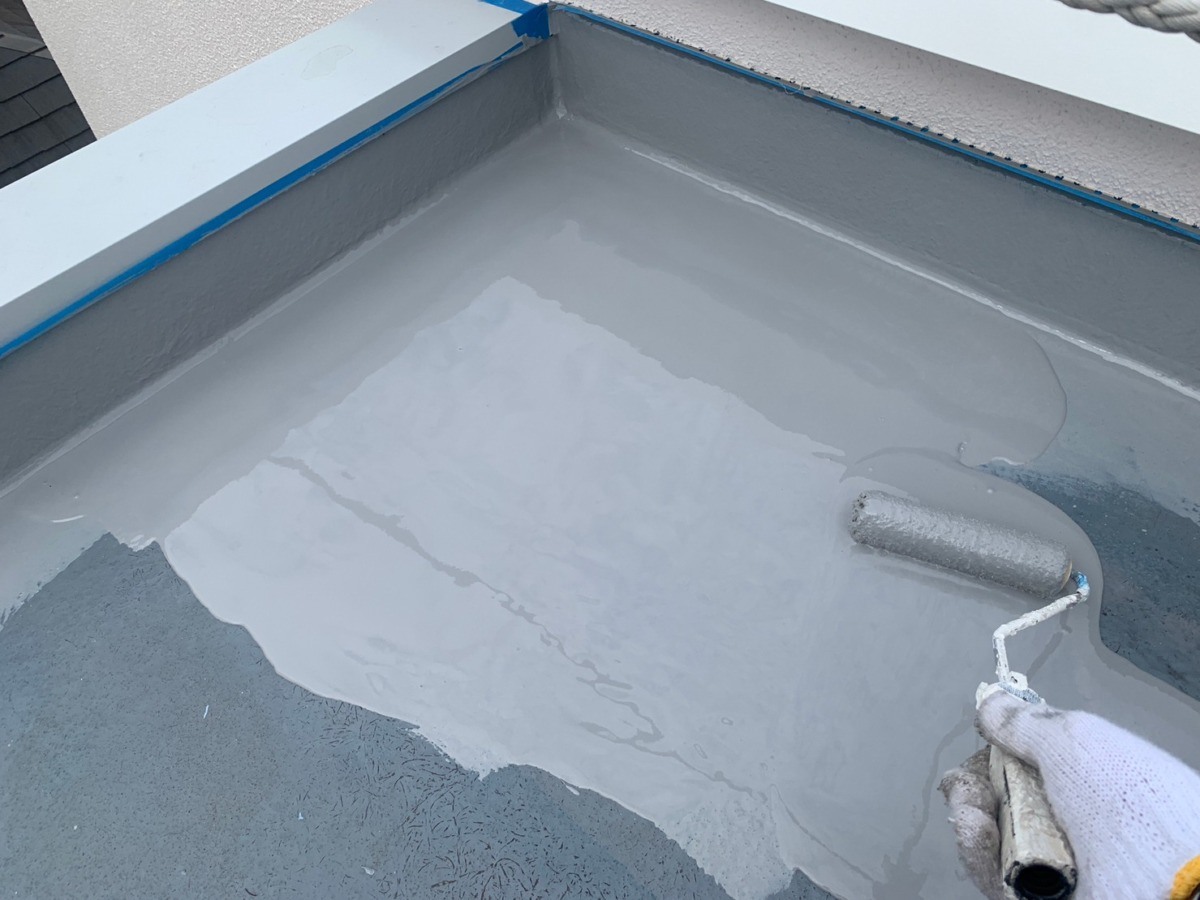 suginami-054 K材を使用して、立ち上がりや壁際へ防水材を施工します。