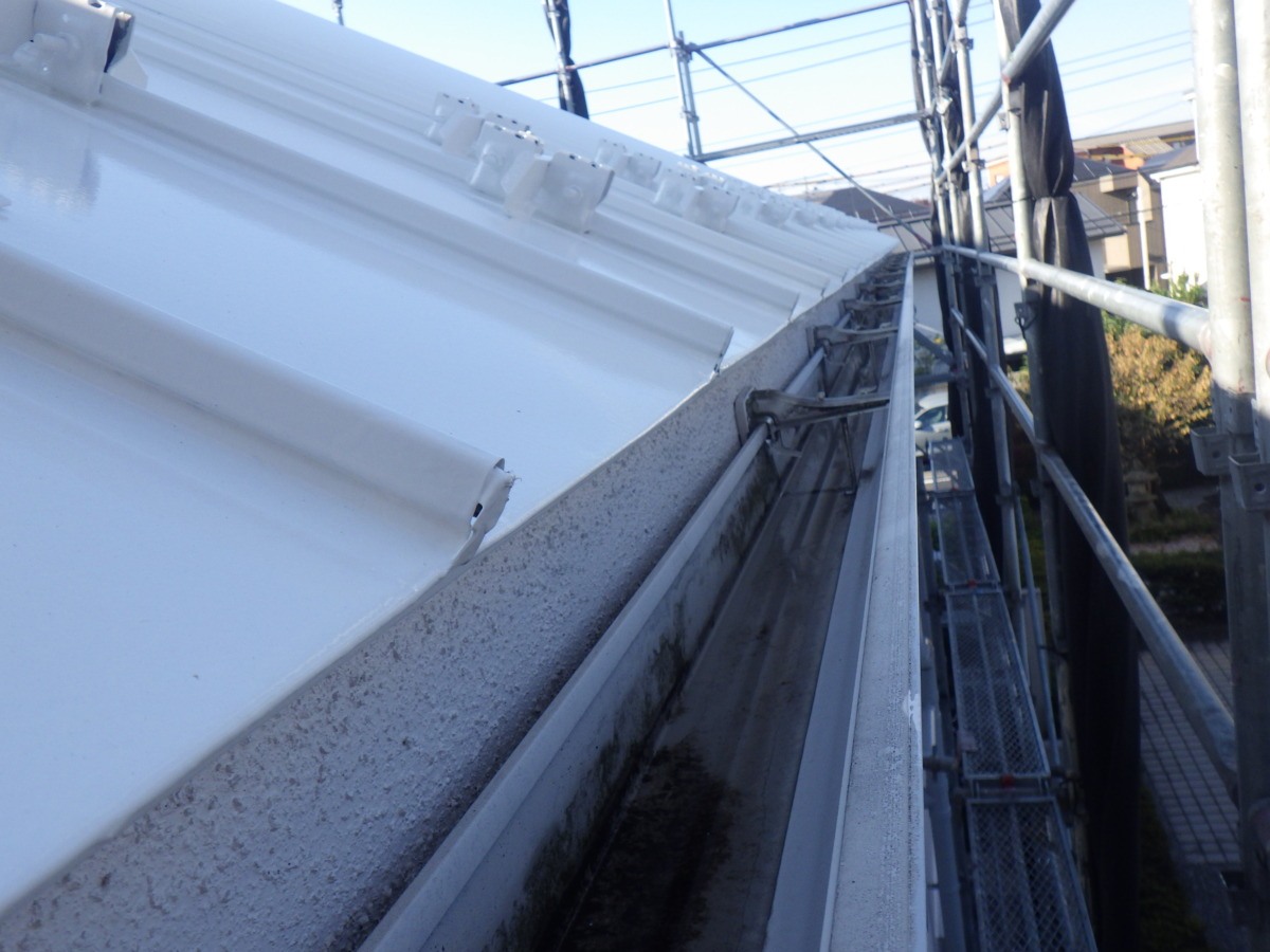 suginami-076 屋根端部と雨樋まわりまで、仕上がりを確認しました。